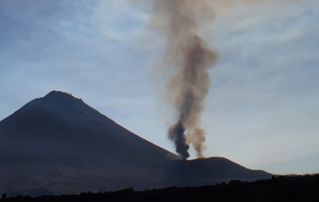 Columna eruptiva del volcán de Fogo