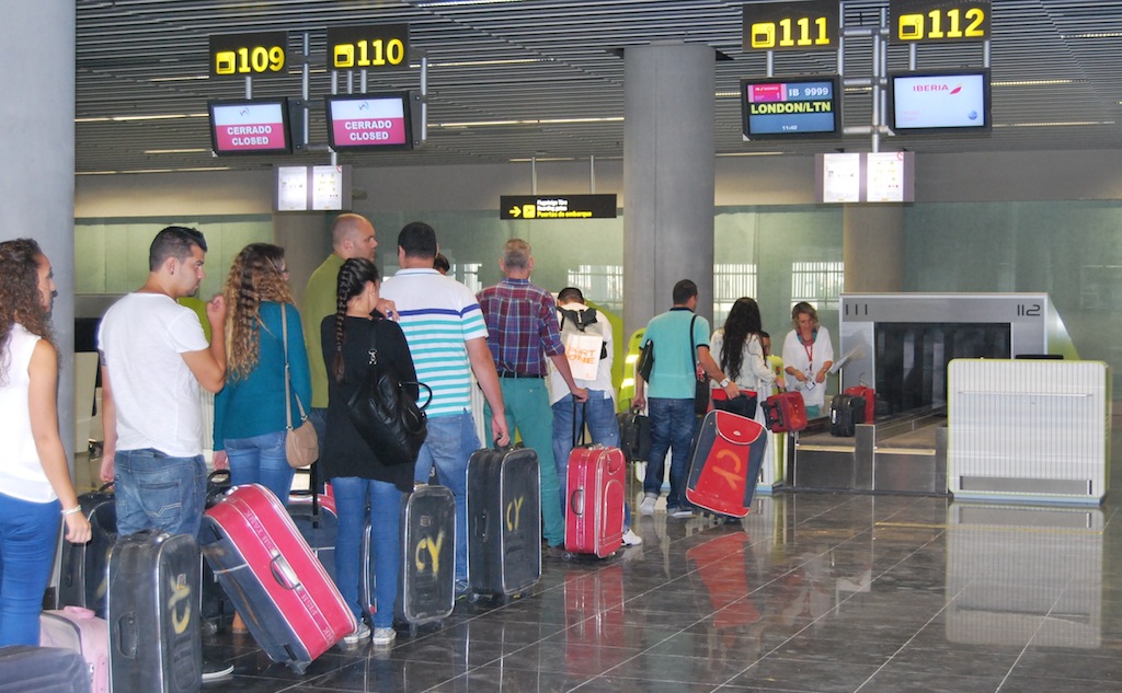 Simulacro con figurantes en el aeropuerto de Gran Canaria