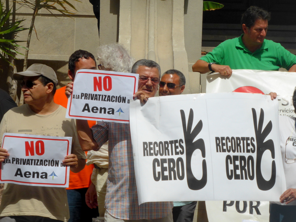 Concentración en Santa Cruz de Tenerife contra la privatización de AENA