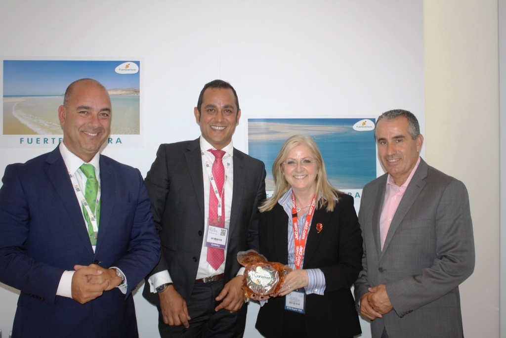 Representantes de Fuerteventura y de Jet2 en la WTM