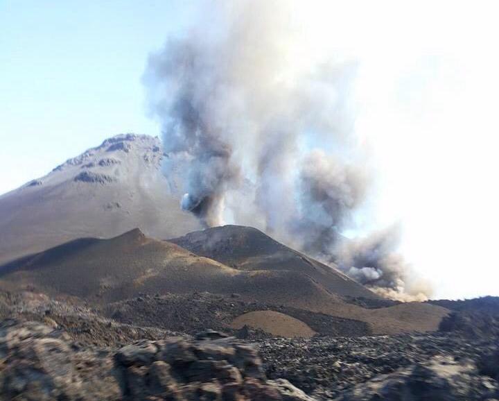 Volcán Pico de Fogo en erupción