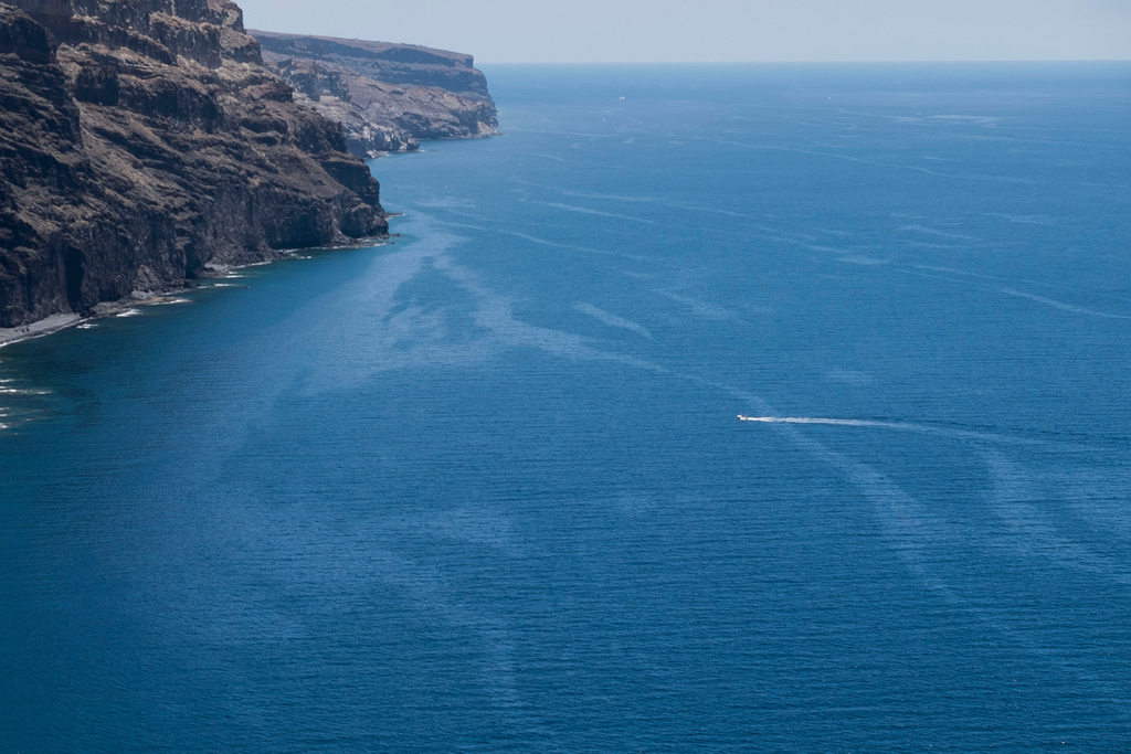 Restos de fuel en la costa de Mogán, Gran Canaria, en los días posteriores al hundimiento