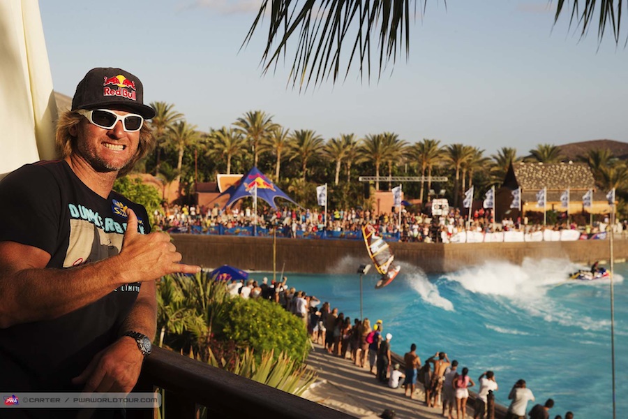 Bjorn Dunkerbeck en el Siam Park durante la primera edición del evento