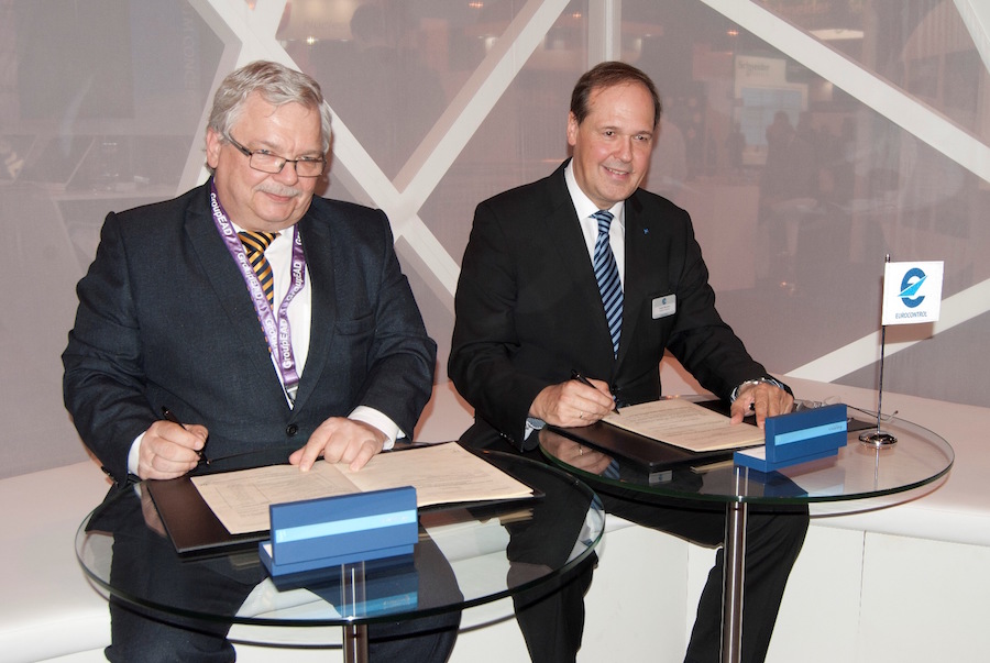 El CEO de GroupEAD, Heinz-Michael Kraft y el director general de Eurocontrol, Frank Brenner. Fotografía: Enaire